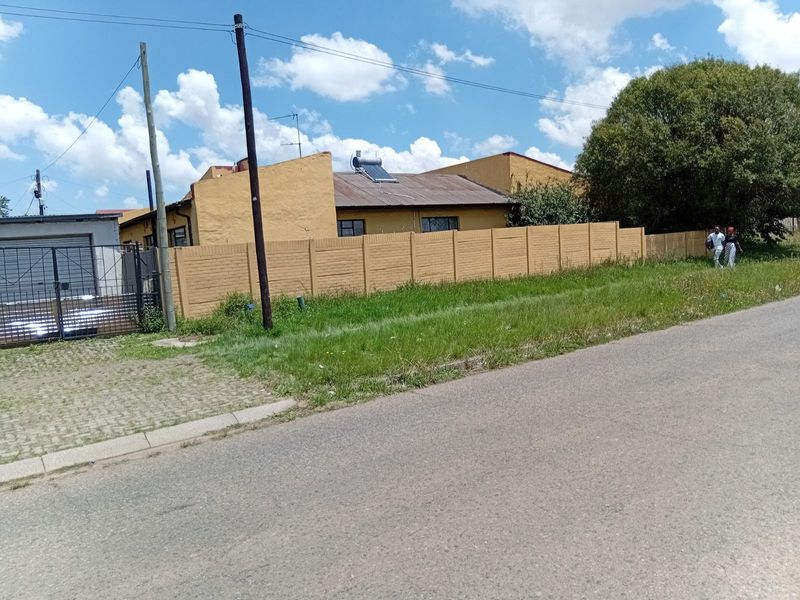 House For Sale in Bosmont - Photo 3