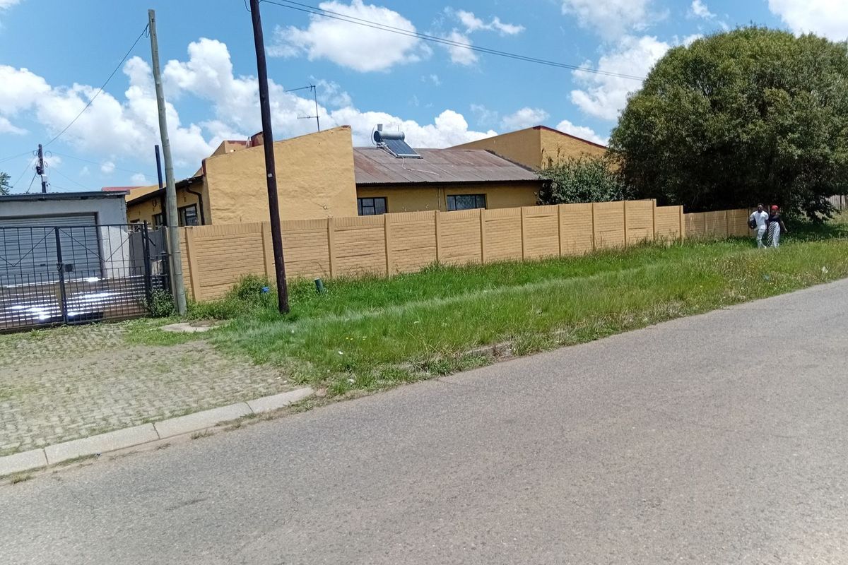 House For Sale in Bosmont - Photo 3