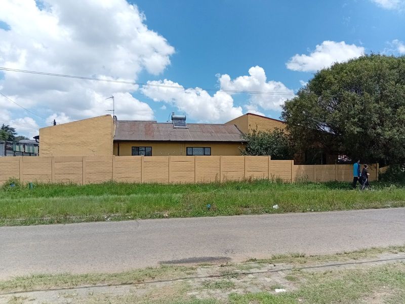 House For Sale in Bosmont - Photo 2