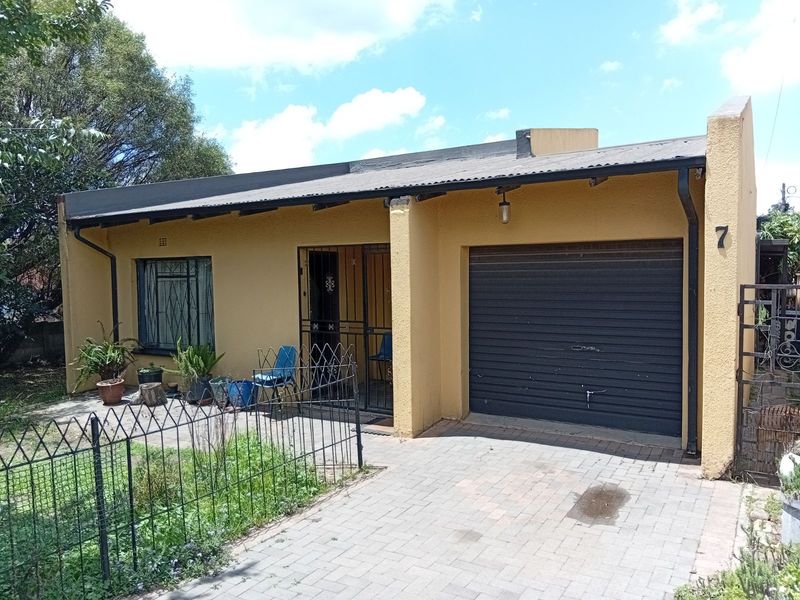 House For Sale in Bosmont - Photo 1