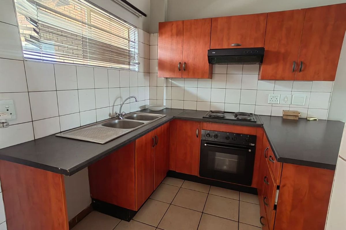 Apartment For Sale in Pretoria North - Photo 2
