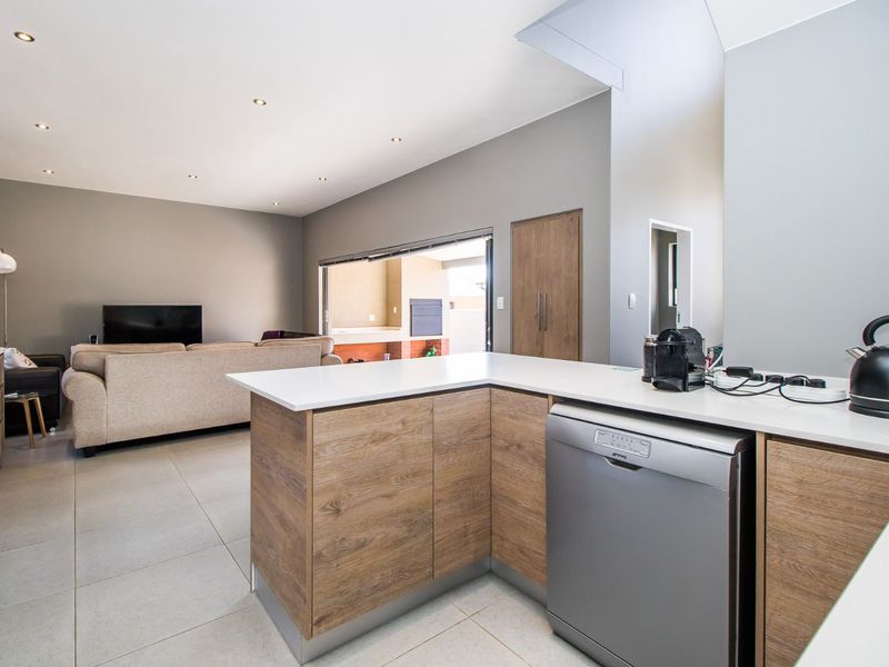 Townhouse For Sale in The Hills Game Reserve Estate - Photo 6