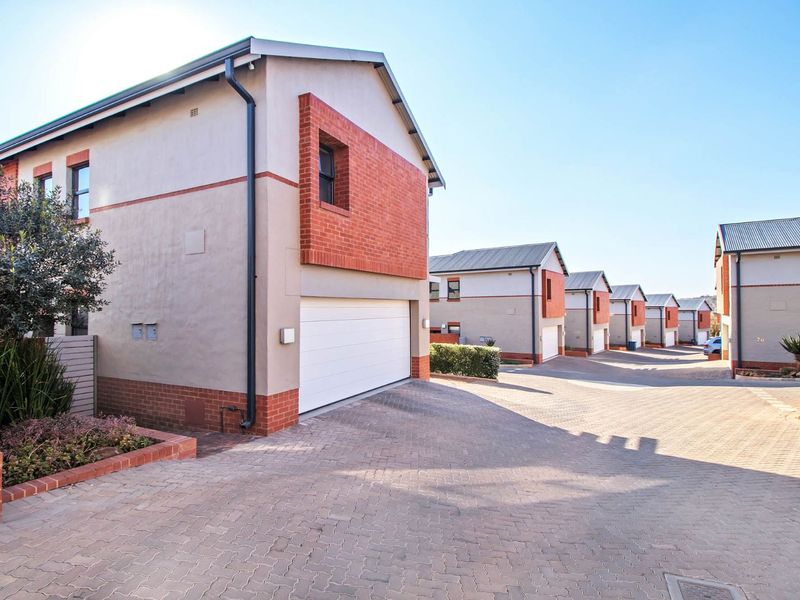 Townhouse For Sale in The Hills Game Reserve Estate - Photo 2