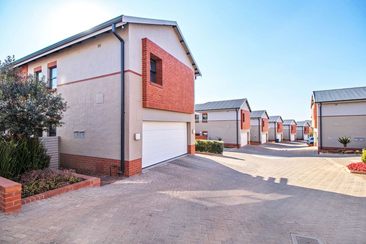 Townhouse For Sale in The Hills Game Reserve Estate - Photo 2