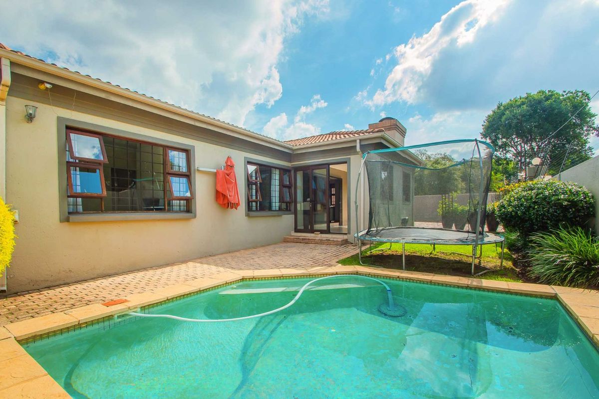 Townhouse For Sale in Fairland - Photo 2