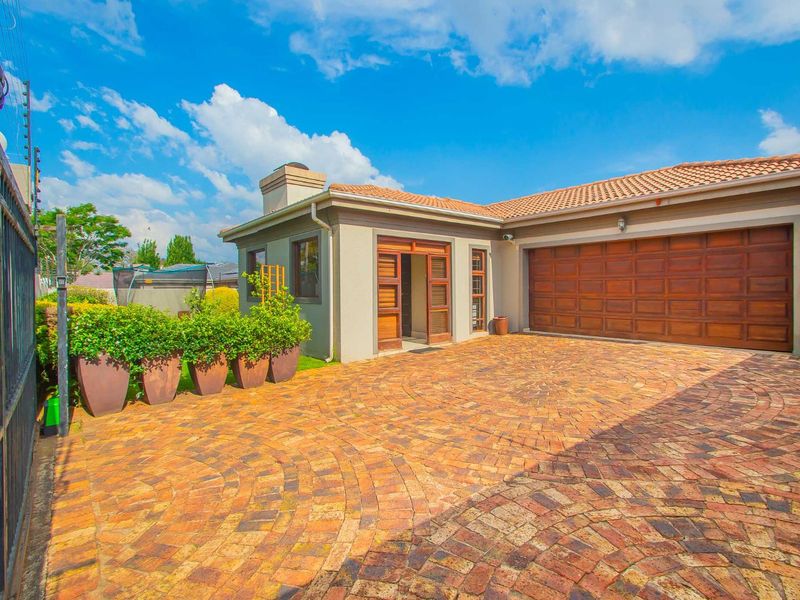 Townhouse For Sale in Fairland - Photo 4