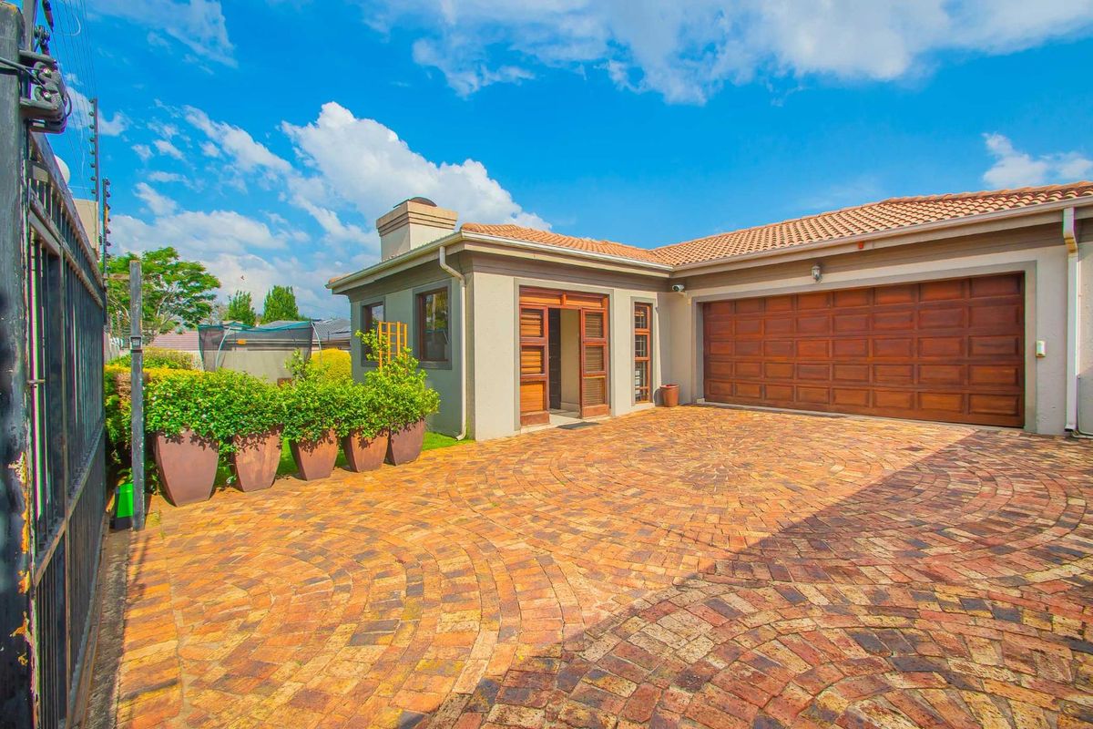 Townhouse For Sale in Fairland - Photo 4