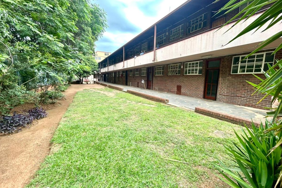 Apartment For Sale in Muckleneuk - Photo 2