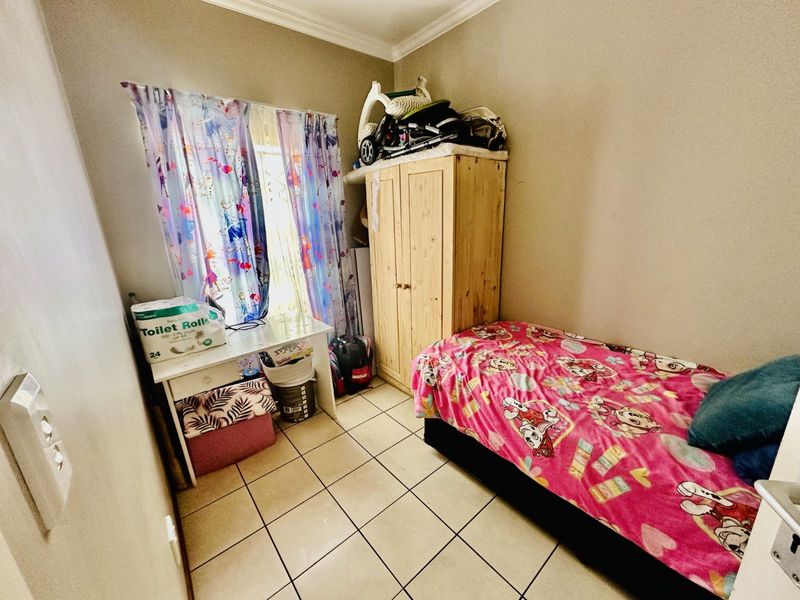 Townhouse For Sale in Terra Nova - Photo 9