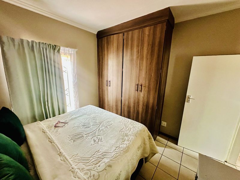 Townhouse For Sale in Terra Nova - Photo 8