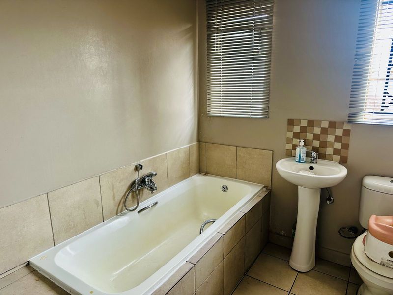 Townhouse For Sale in Terra Nova - Photo 7