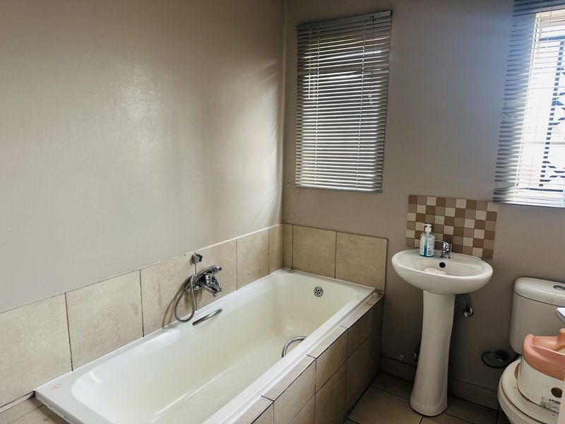 Townhouse For Sale in Terra Nova - Photo 6