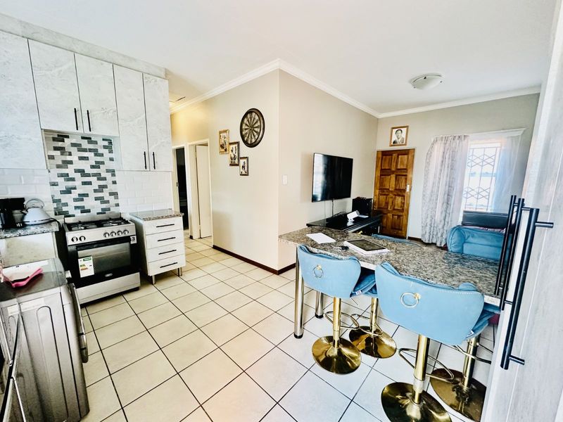 Townhouse For Sale in Terra Nova - Photo 3