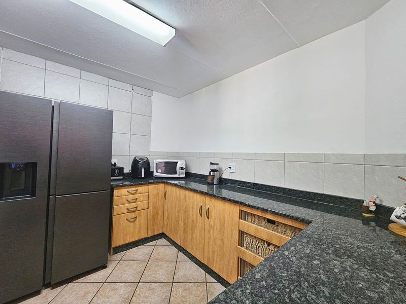 House For Sale in Heather Park - Photo 10