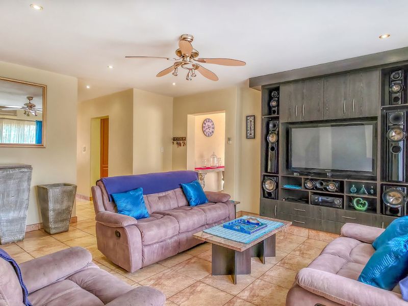 House For Sale in Witpoortjie - Photo 6