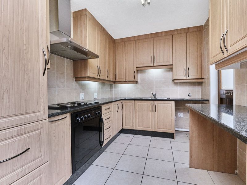 Townhouse For Sale in Bryanston - Photo 7