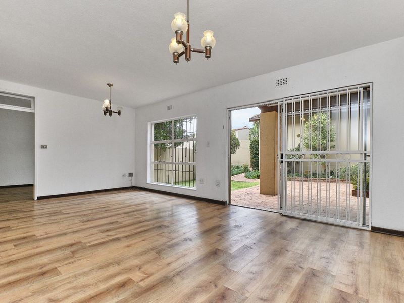 Townhouse For Sale in Bryanston - Photo 4