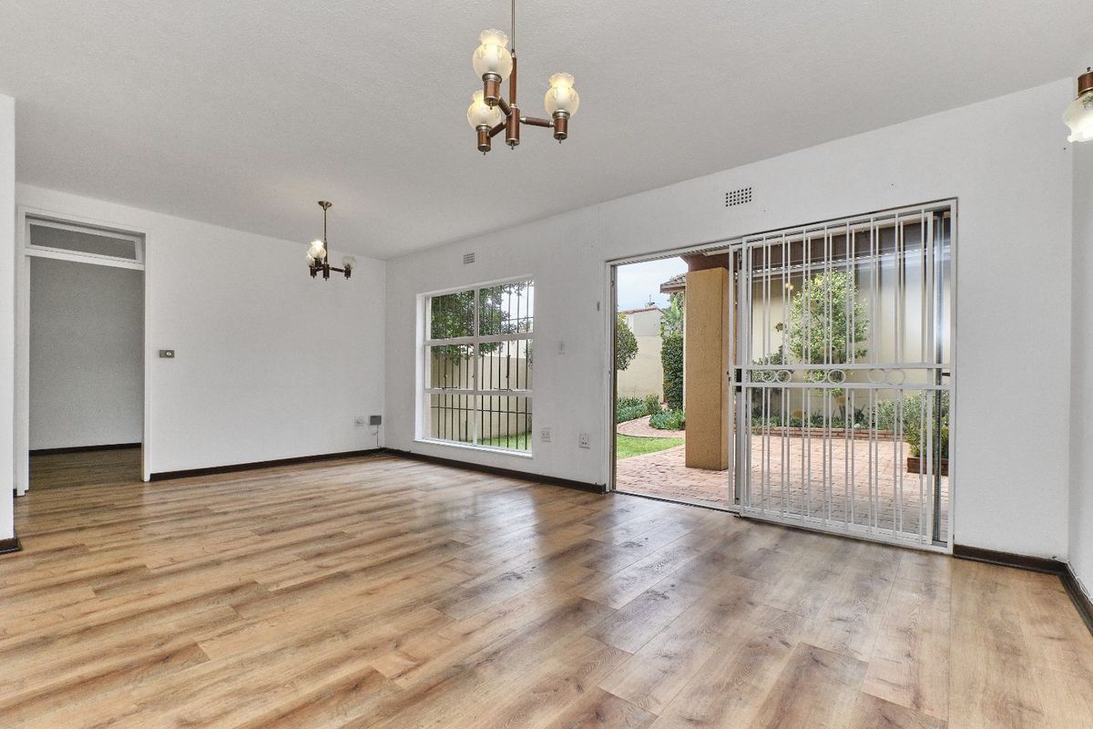 Townhouse For Sale in Bryanston - Photo 4