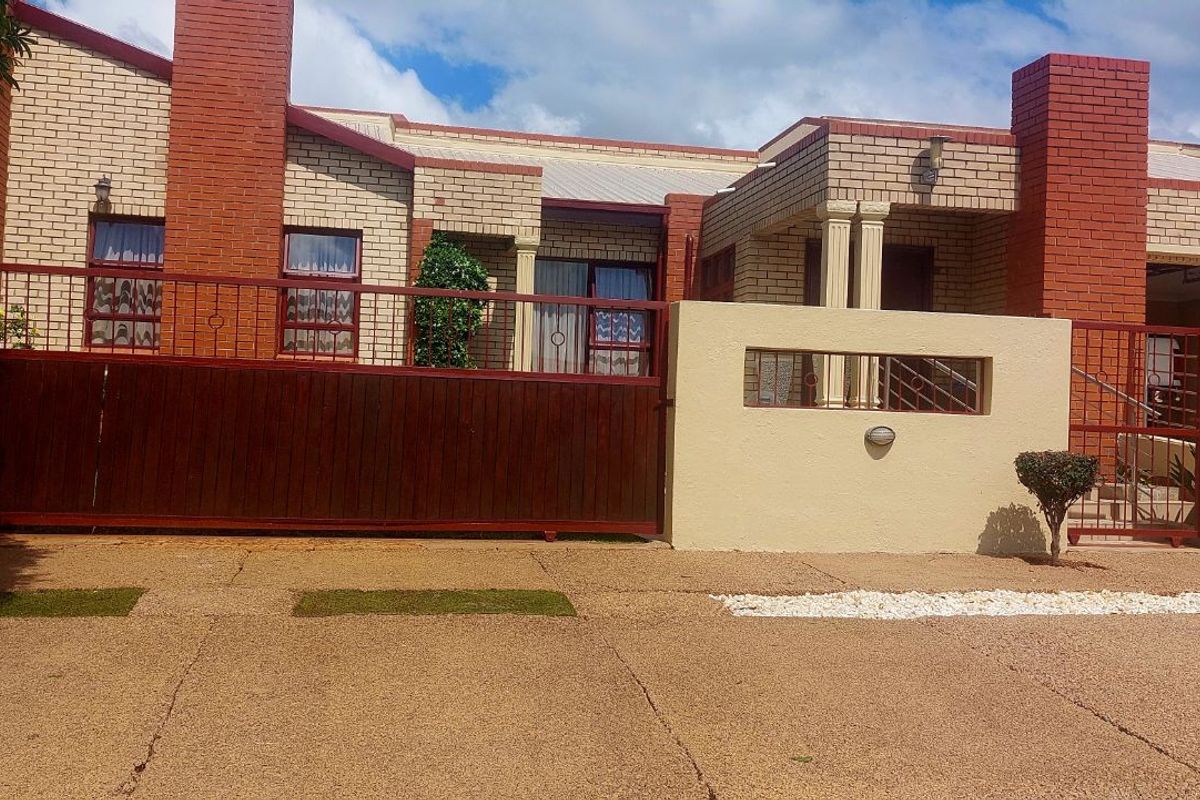 House For Sale in Bendor - Photo 2