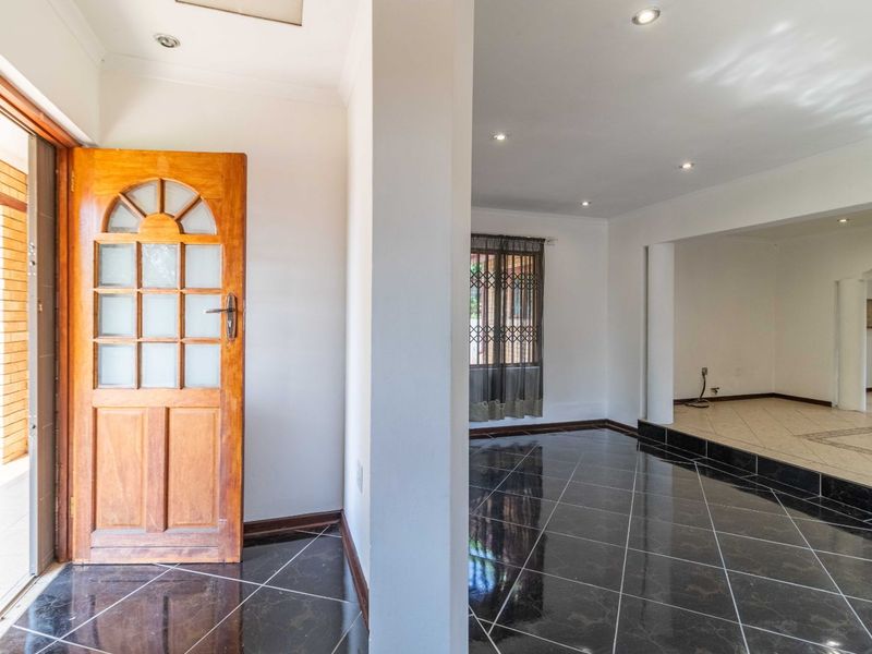 House For Sale in Meadowhurst - Photo 5