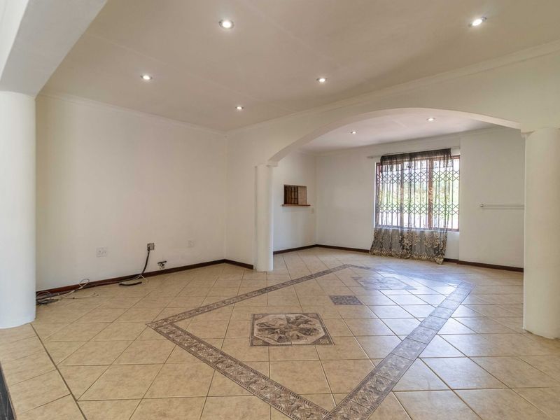 House For Sale in Meadowhurst - Photo 9