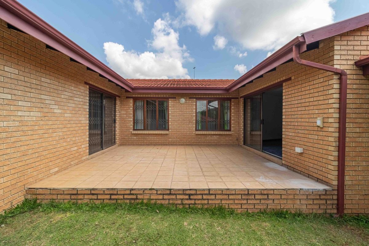 House For Sale in Meadowhurst - Photo 4