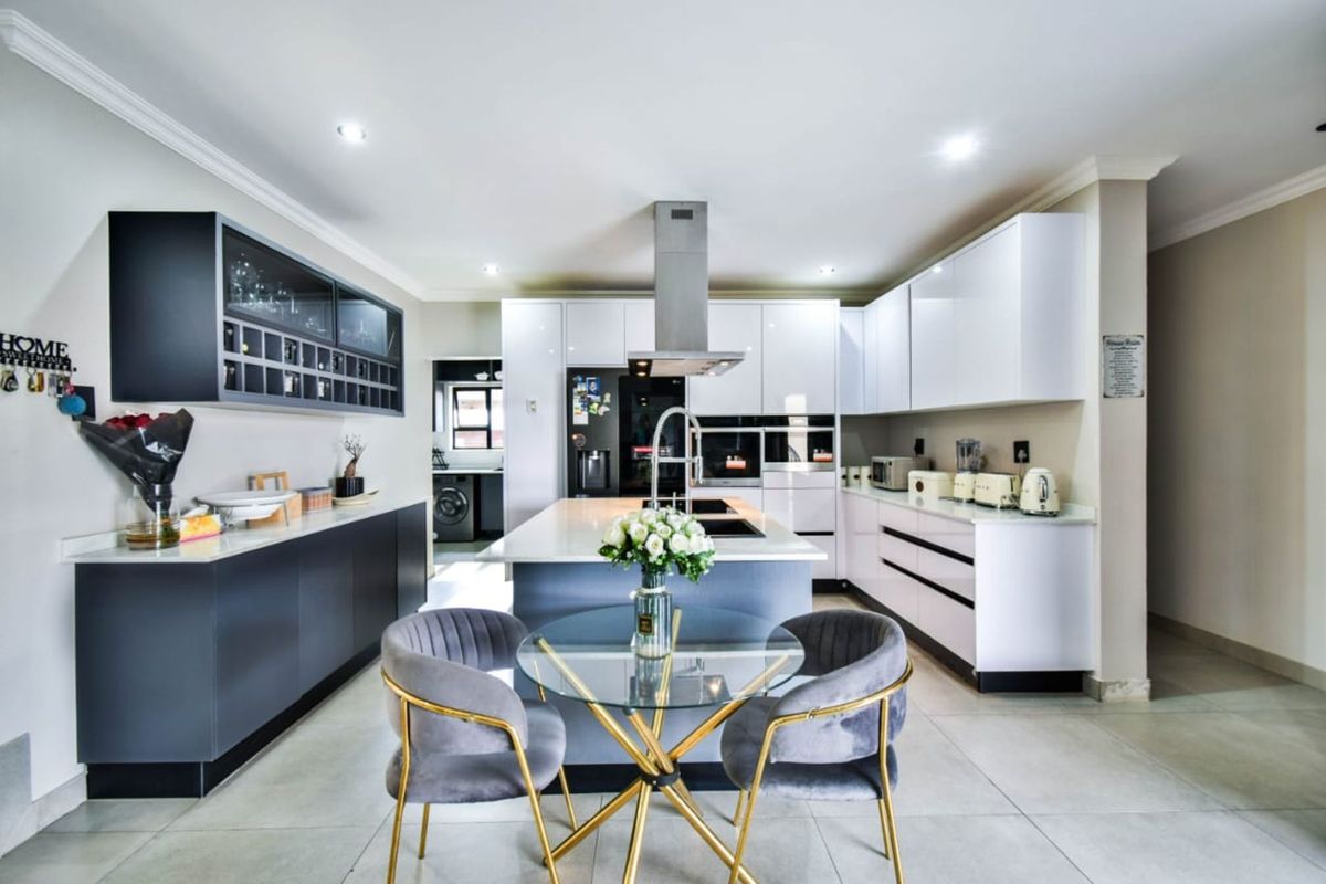 House For Sale in Savannah Country Estate - Photo 2