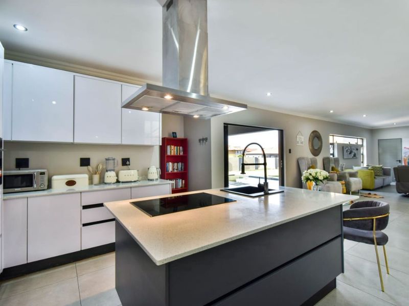 House For Sale in Savannah Country Estate - Photo 4