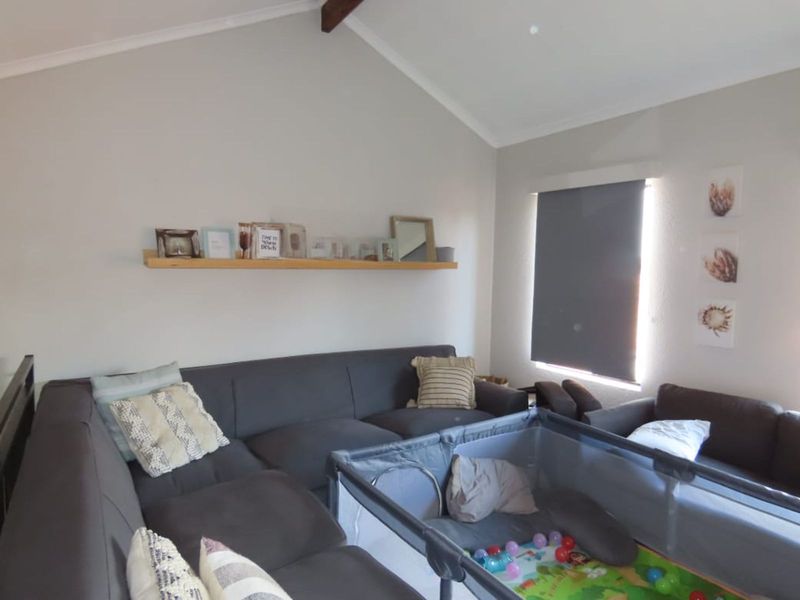 Townhouse For Sale in Hennopspark - Photo 9