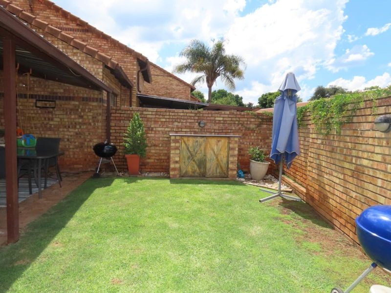 Townhouse For Sale in Hennopspark - Photo 2