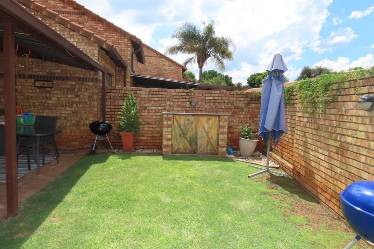 Townhouse For Sale in Hennopspark - Photo 2