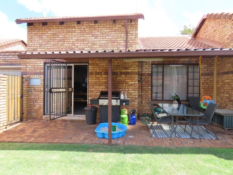 Townhouse For Sale in Hennopspark - Photo 4