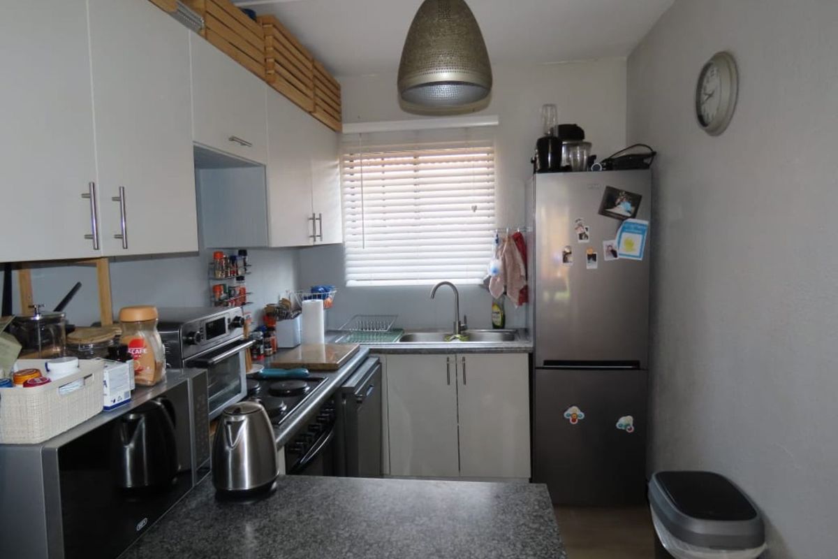 Townhouse For Sale in Hennopspark - Photo 5