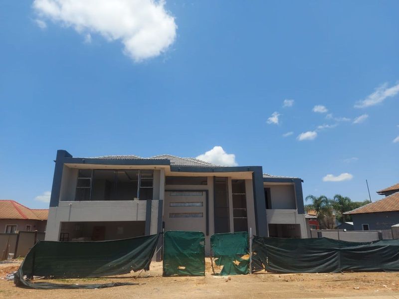 House For Sale in Savannah Country Estate - Photo 2