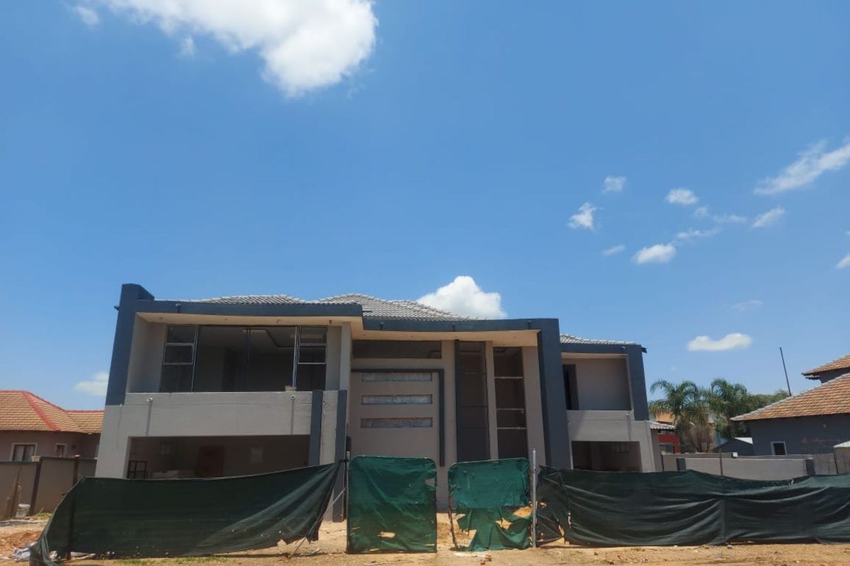 House For Sale in Savannah Country Estate - Photo 2