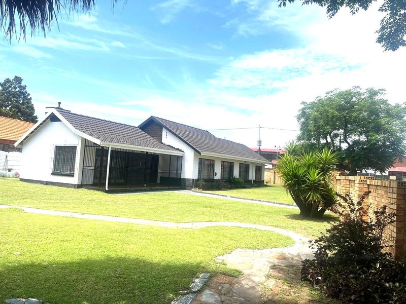 House For Sale in Robertsham - Photo 2