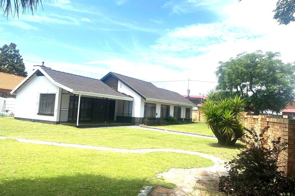 House For Sale in Robertsham - Photo 2