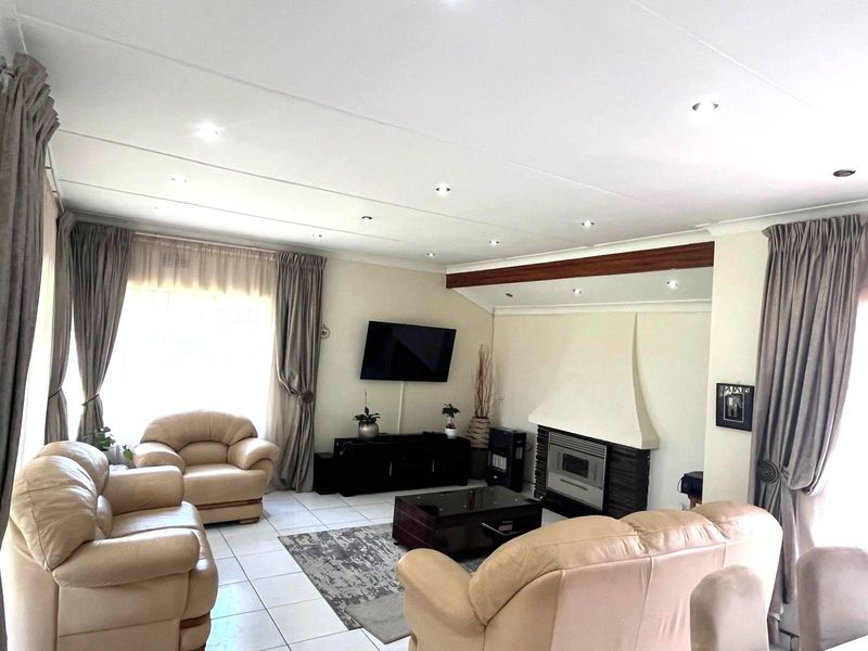 House For Sale in Robertsham - Photo 10