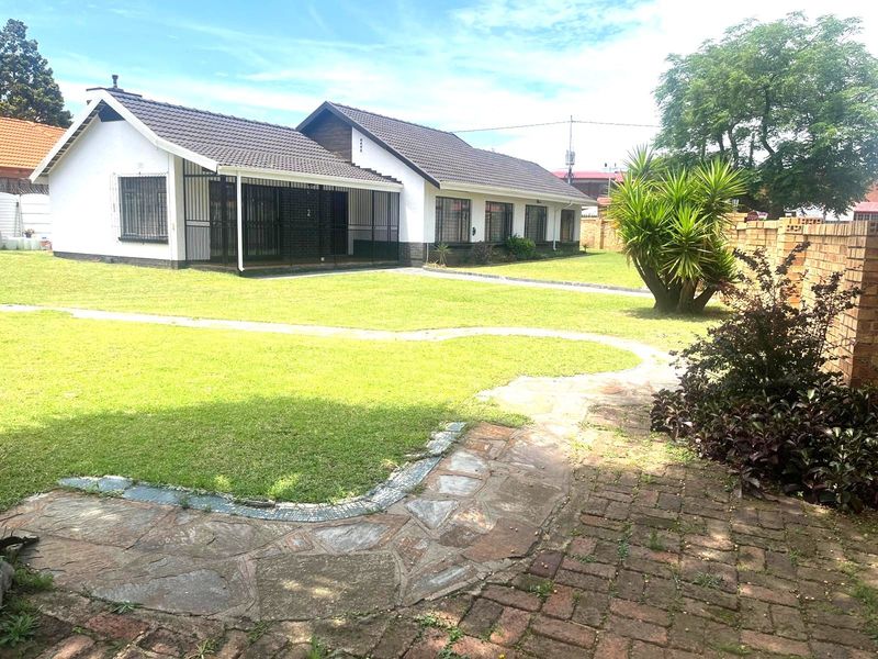 House For Sale in Robertsham - Photo 1
