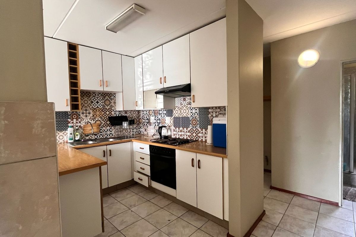 Townhouse For Sale in Glen Marais - Photo 4