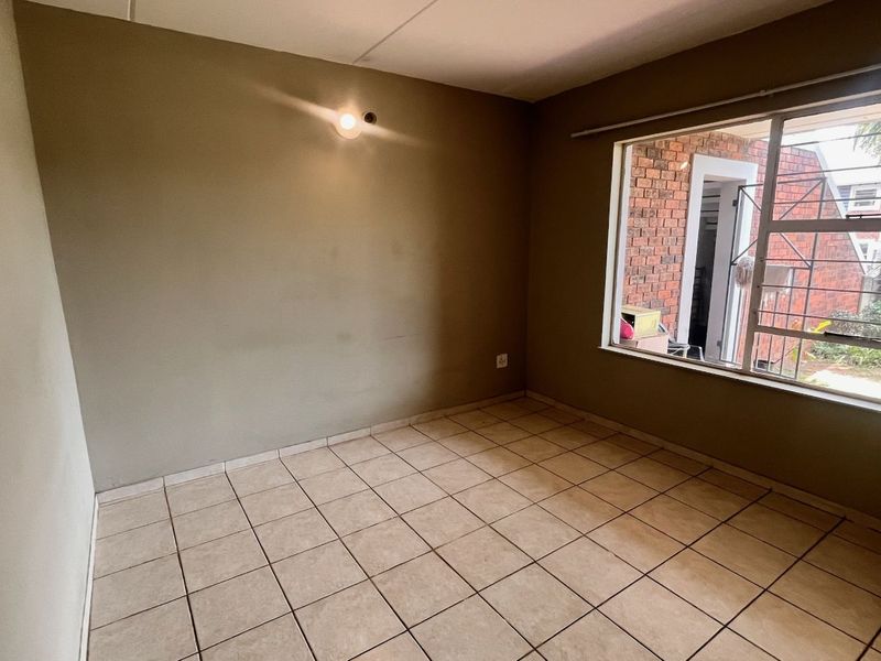 Townhouse For Sale in Glen Marais - Photo 7