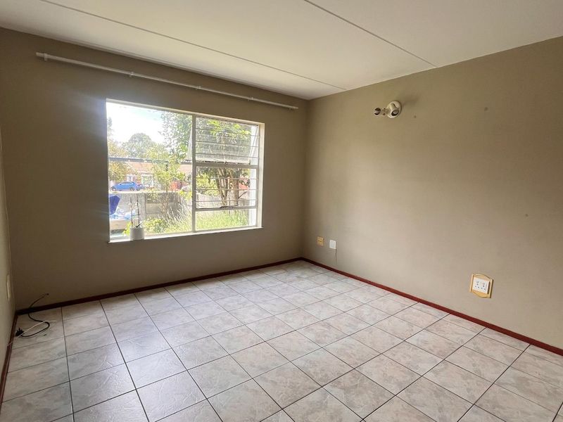 Townhouse For Sale in Glen Marais - Photo 2