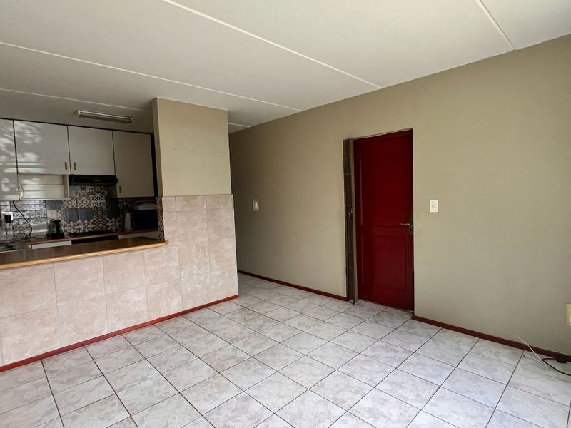 Townhouse For Sale in Glen Marais - Photo 3