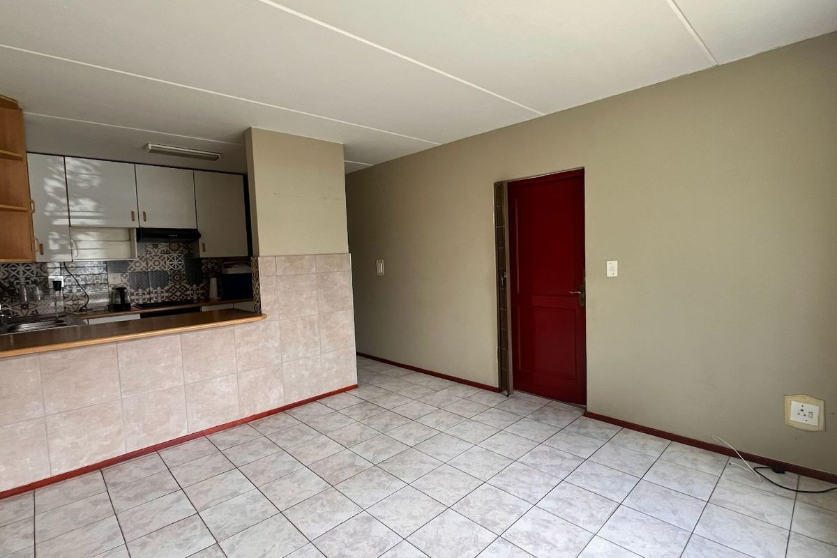 Townhouse For Sale in Glen Marais - Photo 3