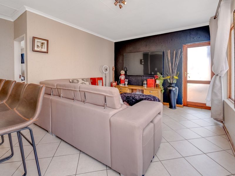 Townhouse For Sale in Noordheuwel - Photo 10