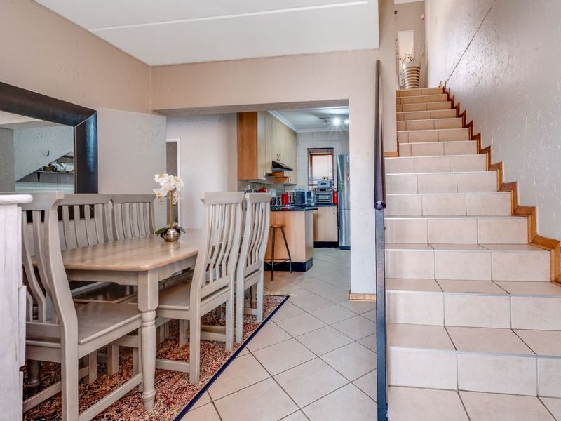Townhouse For Sale in Noordheuwel - Photo 6