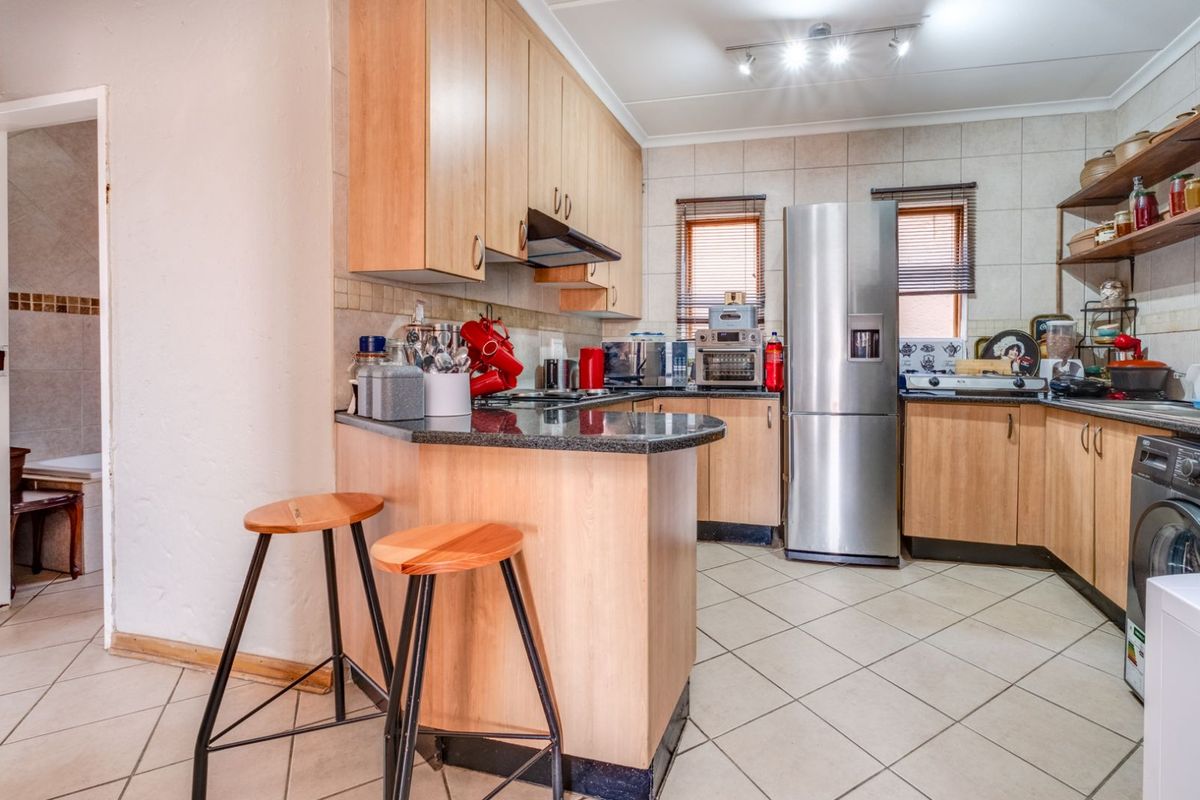 Townhouse For Sale in Noordheuwel - Photo 5