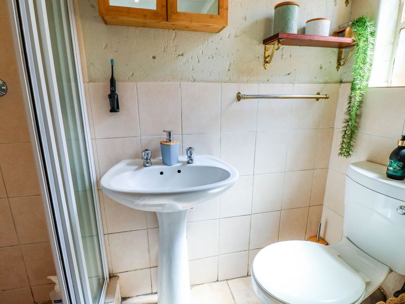 Townhouse For Sale in Monavoni - Photo 7