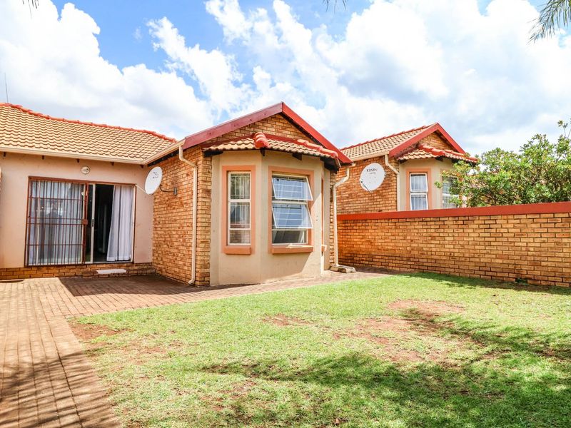 Townhouse For Sale in Monavoni - Photo 2