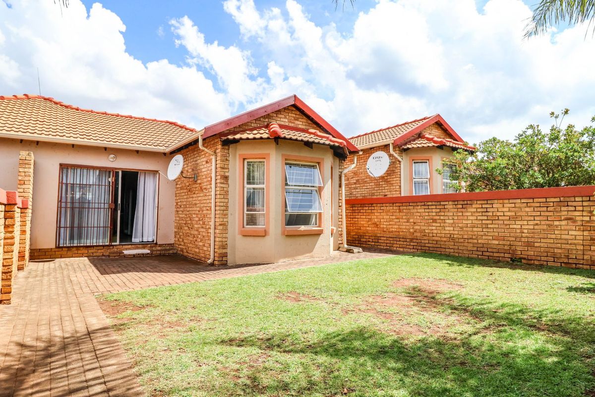 Townhouse For Sale in Monavoni - Photo 2